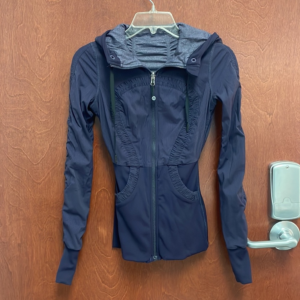 Lululemon size 2 REVERSIBLE jacket. Used but great condition.